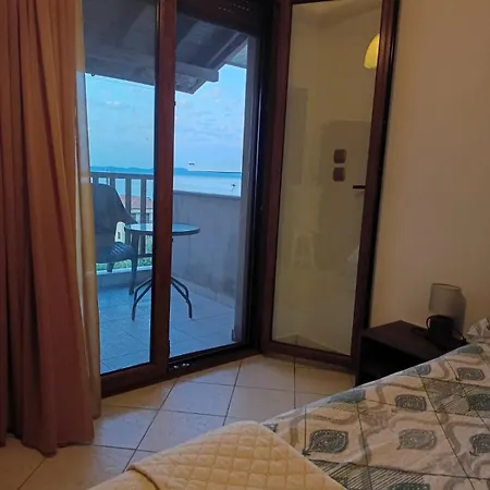 Sweet Nea Roda! Case de vacanță Nea Roda